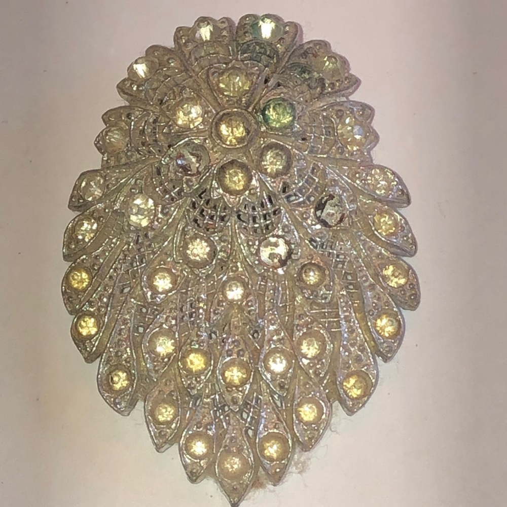 Flawed Vintage Silver Tone Rhinestone Fur Clip